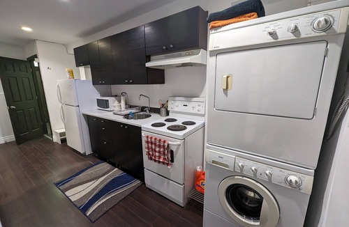 Etobicoke Apartment | 1 Bedroom, 1 Bathroom with kitchen Flat/apartment
