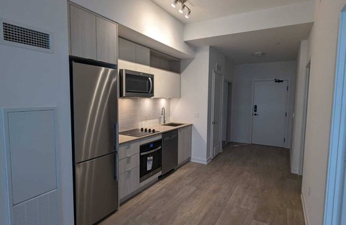 St. Lawrence Apartment | 1-bedroom apartment near St Lawrence market, pool and fitness room in condo
