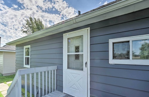 Lindstrom House | 1-Bedroom Beach House on Snowmobile Trail!