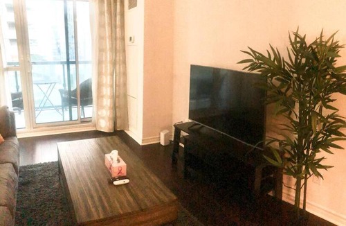 Toronto Entertainment District Apartment | 1 bedroom condo beside CN Tower & Rogers Centre