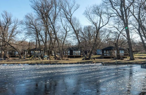 Harwood Cabin | 1 Bedroom Cottage #3: Willow Bay