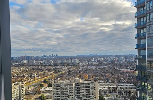 Thornhill Condo | 1 Bedroom + Den Elegant Luxury Apartment in Thornhill Vaughan