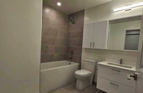 Thornhill Condo | 1 Bedroom + Den Elegant Luxury Apartment in Thornhill Vaughan