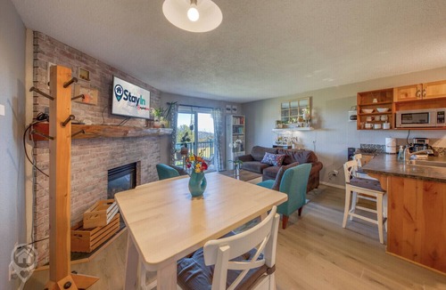 East Kootenay Apartment | 1-Bedroom InnWest Condo – Hot Tub & Alpine Views