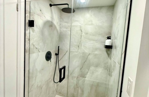 Trinity - Bellwoods House | 1 Bedroom Palmerston Downtown- Parking