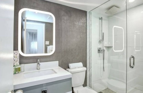 Church and Wellesley Apartment | 1 bedroom Suite in Downtown Toronto
