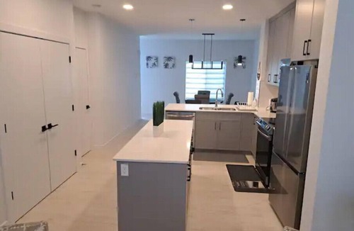 Northeast Edmonton House | 1 King & 1 Queen 2 BRMS 2.5 BATHS & Garage Parking