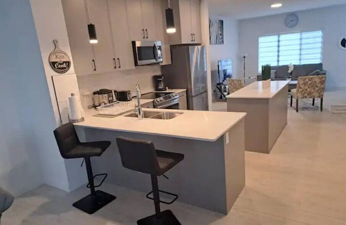 Northeast Edmonton House | 1 King & 1 Queen 2 BRMS 2.5 BATHS & Garage Parking