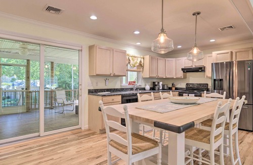Jamesport House | < 1 Mi to Beach: Luxury North Fork Retreat w/Deck