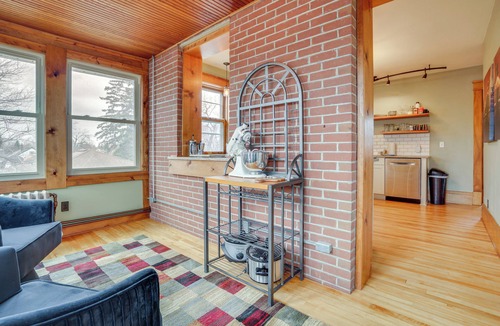 North End Apartment | 1 Mi to Como Park: WFH-Friendly Saint Paul Duplex!