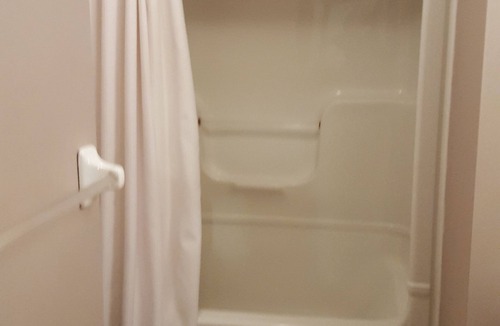 Waterloo House | 1 room fo Female Only Prefered Student, or professional studying/working