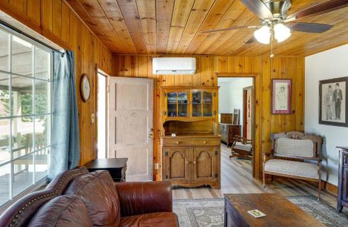 Tehachapi House | 10 Mi to Tehachapi Mountain Park: Mtn-View Cabin!