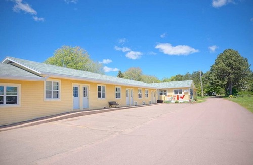 Summerside Apartment | (11) Private Queen Suite at Green Acres Summerside
