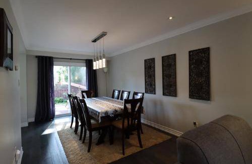 Mississauga House | 130 m² House ∙ 3 bedrooms ∙ 6 guests
