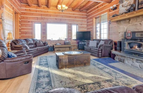 Arden House | 1315 Knight · Pinot Peak: Waterfront Log Cabin in Arden