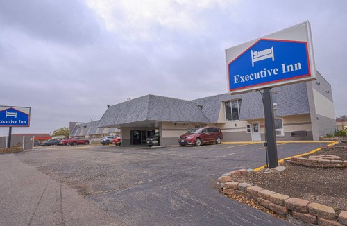 Owatonna Hotel | 14 m² Hotel ∙ 4 guests