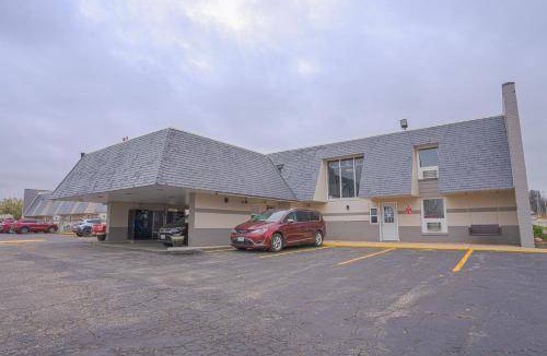 Owatonna Hotel | 14 m² Hotel ∙ 4 guests