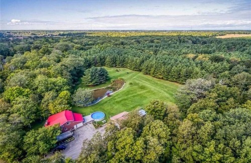 Cayuga Cottage | 147 Concession 1 Rd · Forest Hideaway | Autumn Colors & Fireside Nights