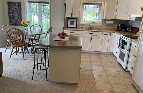Meaford Apartment | 16 acre pet friendly one bedroom apartment on hobby horse farm.