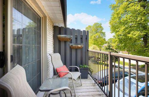 Clarkson-Lorne Park House | 167 m² House ∙ 3 bedrooms ∙ 7 guests
