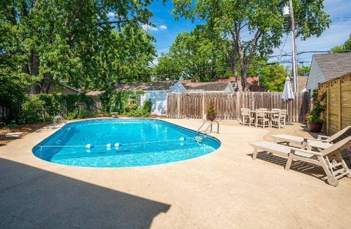 Robbinsdale House | 186 m² House ∙ 4 bedrooms ∙ 8 guests