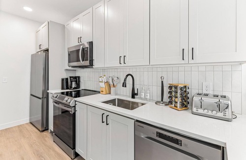Kingfield Apartment | 1BD King Bed Getaway 10 min From Downtown