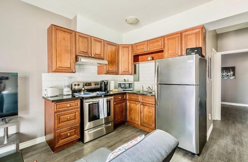 Rosedale Apartment | 1BR Apt with King Bed & Netflix - PRIME Location