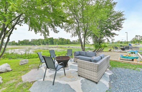 Centre Hastings Cottage | 1BR Lakefront Escape w Modern Kitchen & Firepit