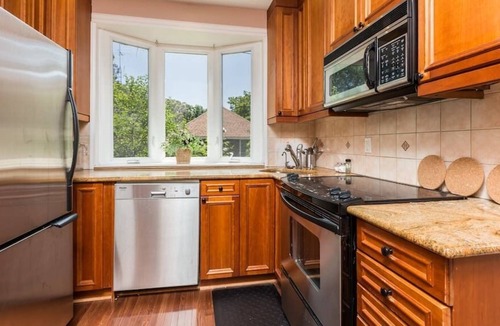 Sunnylea House | 2-BDRM Lovely Home - Sunnylea Prime -The Kingsway