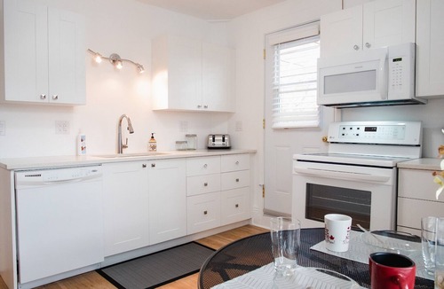 Sarnia Apartment | 2 BDRM + PATIO Downtown Sarnia Executive Suite