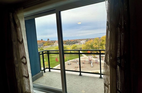 Ottawa Division Condo | 2 bed 2 bath Furnished Monthly Rental