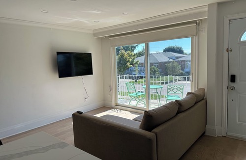Mississauga House | 2 Bedroom 1 Bathroom house with self check in