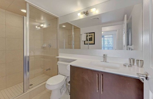 Downtown Mississauga Apartment | 2 Bedroom/2 Bathroom Suite