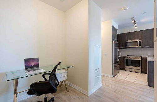 Hurontario Apartment | 2 Bedroom/2 Bathroom Suite