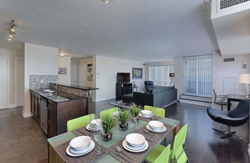 Toronto Entertainment District Apartment | 2 Bedroom/2 Bathroom Deluxe Suite