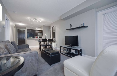 Toronto Entertainment District Apartment | 2 Bedroom/2 Bathroom Suite