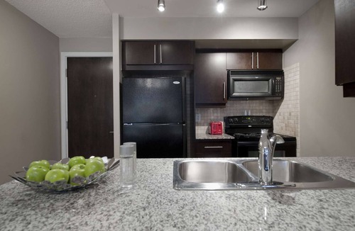 Toronto Entertainment District Apartment | 2 Bedroom/2 Bathroom Suite
