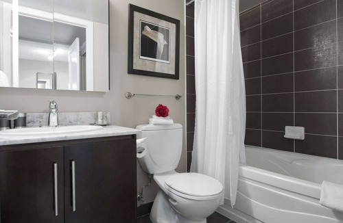 Toronto Entertainment District Apartment | 2 Bedroom/2 Bathroom Suite