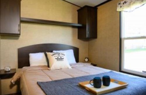 Gravenhurst House | 2 Bedroom Cottage Riverside Village 14