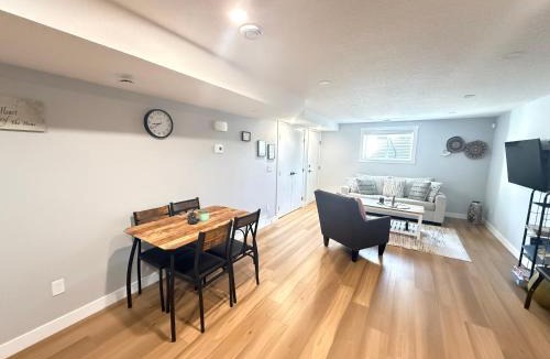 Haysboro House | 2 bedroom Cozy Secondary-Basement suite