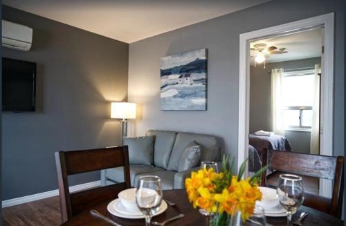 Roseneath House | 2 Bedroom Harbor Front Condo 5U