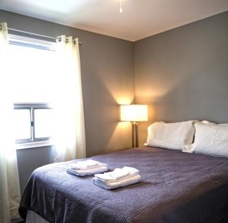 Roseneath House | 2 Bedroom Harbor Front Condo 5U