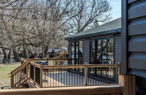 Harwood Cabin | 2-bedroom Lake Front Cottage in Harwood, ON #4