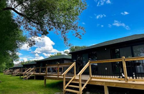Harwood House | 2-bedroom Lake Front Cottage in Harwood ON #7