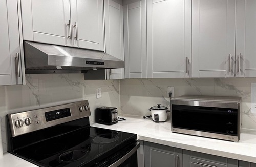 Churchill Meadows Apartment | 2 Bedroom Oasis: Inviting Comfort in Mississauga