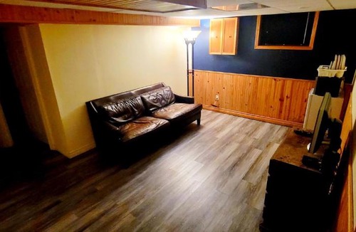 Malton Apartment | 2-Bedroom private basement, Mins frm Airpt & transit
