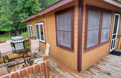 Ray Cabin | 2 Bedroom Spruce Cabin in Voyageurs National Park