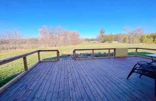 Tyendinaga House | 2 Bedroom with free parking-upto 10 parking space