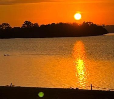 Adolphustown House | 2 Bedrooms Holiday Homes In Deseronto