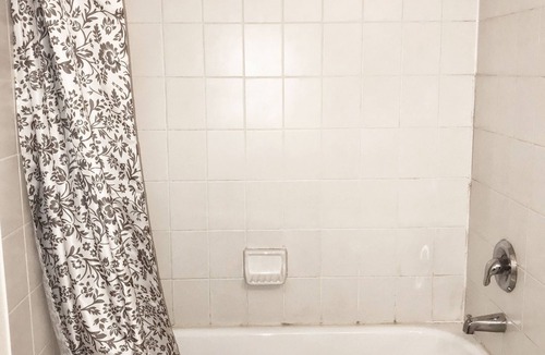 Village at York University House | 2 bedrooms (Jack&Jill) at YorkU + parking. Near subway.